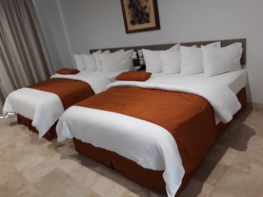 Memora Hotel & Villas Чапала Экстерьер фото